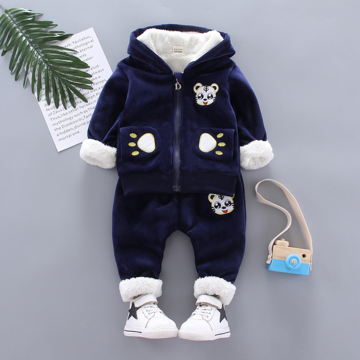 Children's clothing sports suit